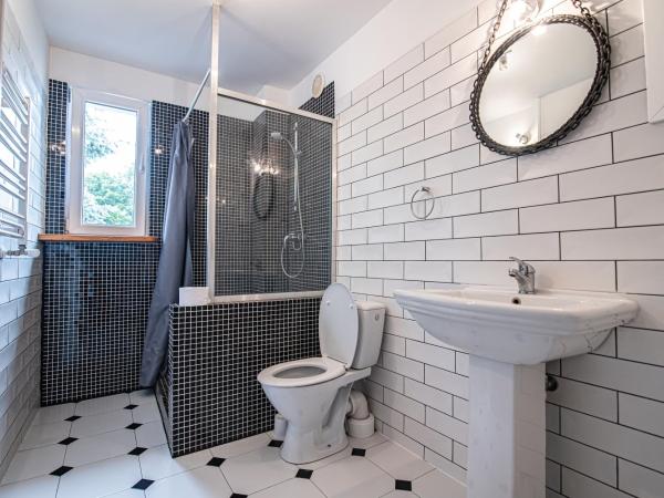 HydroZagadka Kołobrzeg : photo 9 de la chambre chambre lit queen-size avec balcon