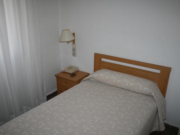 Hostal Puente de Piedra : photo 6 de la chambre chambre simple