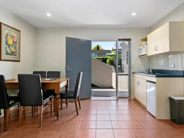 Baycrest Thermal Lodge : photo 10 de la chambre chambre familiale - vue sur jardin