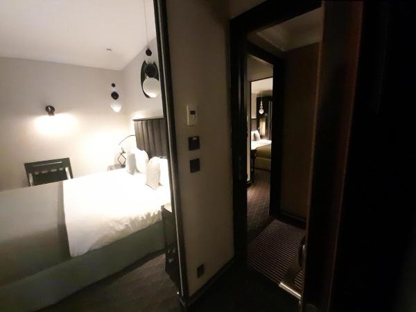 Mercure Paris Arc de Triomphe Wagram : photo 4 de la chambre hébergement familial - 2 chambres communicantes
