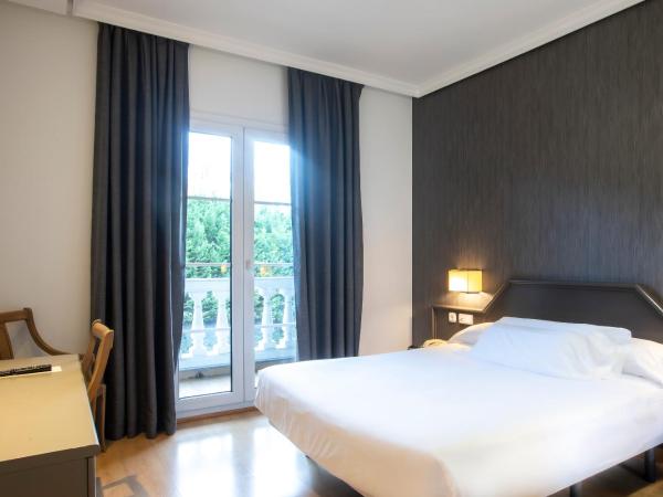 Hotel Urdanibia Park : photo 1 de la chambre chambre double avec balcon