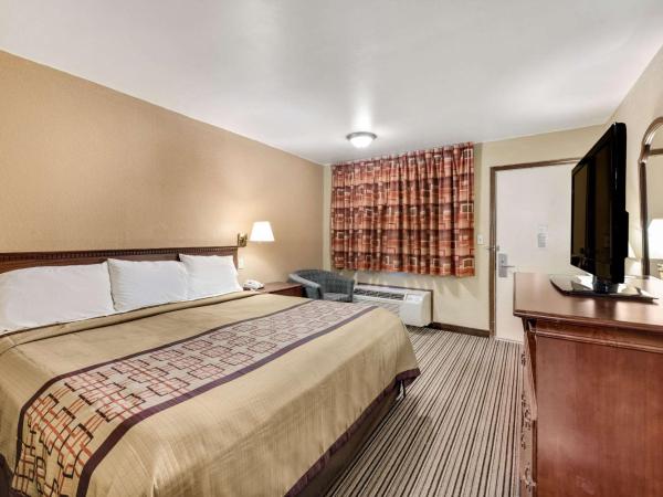 Rodeway Inn : photo 2 de la chambre chambre lit king-size standard - non-fumeurs 
