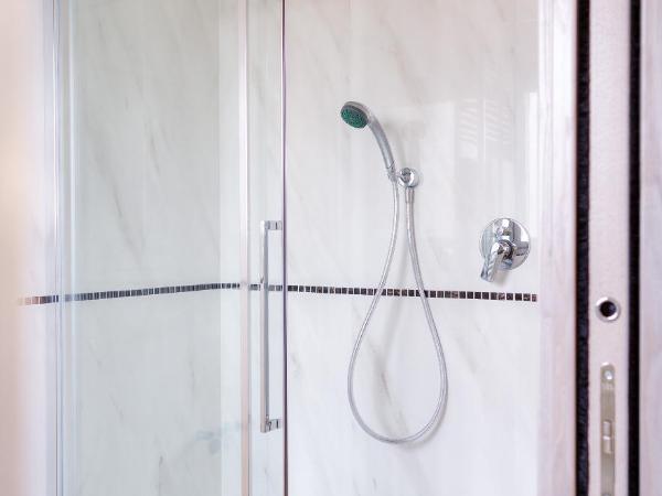 Forte16 View & SPA : photo 4 de la chambre hébergement supérieur avec balcon, cuisine et accès piscine