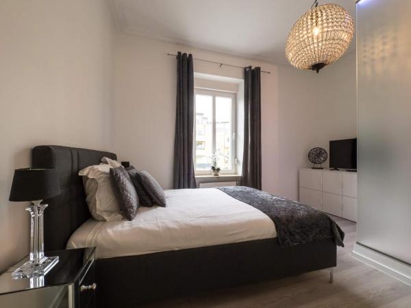 EXECUTIVE DOUBLE ROOM WITH EN-SUITE in GUEST HOUSE RUE TREVIRES R3 : photo 3 de la chambre chambre double