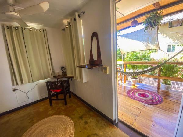 Shaka House : photo 3 de la chambre chambre double avec balcon