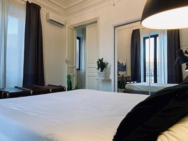Living Suite Catania Ursino : photo 3 de la chambre chambre double avec salle de bains privative extérieure