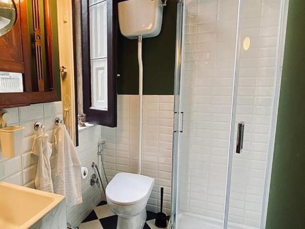 Living Suite Catania Ursino : photo 4 de la chambre chambre double avec salle de bains privative extérieure