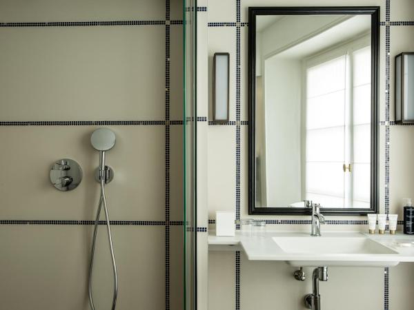 Hôtel Mansart - Esprit de France : photo 4 de la chambre chambre supérieure capucines