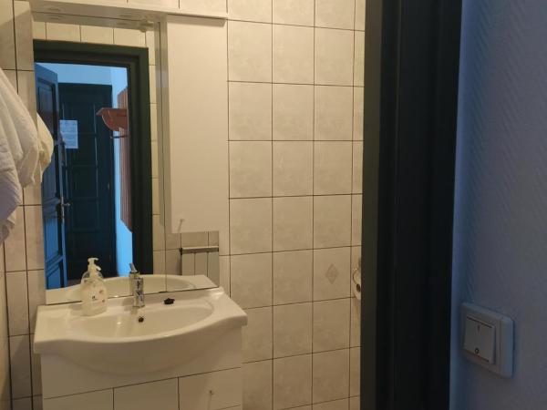 Bacchus Panzió : photo 1 de la chambre chambre lits jumeaux