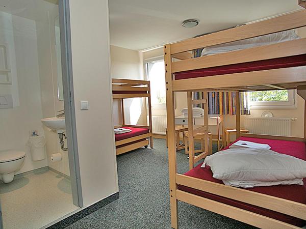 CVJM Jugendgästehaus Berlin : photo 3 de la chambre chambre familiale avec salle de bains privative
