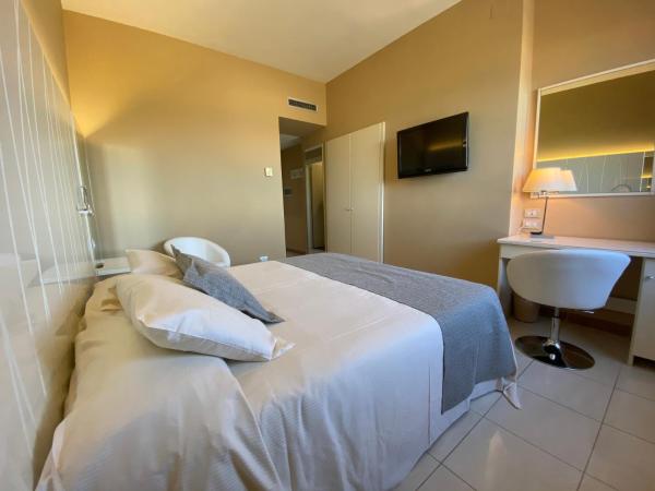 Barion Hotel & Congressi : photo 4 de la chambre chambre double ou lits jumeaux supérieure - vue sur mer