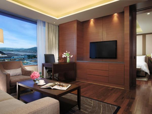 LOTTE City Hotel Gimpo Airport : photo 4 de la chambre suite double supérieure - vue sur aéroport