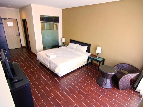 Putatan Platinum Hotel : photo 1 de la chambre chambre lit king-size deluxe