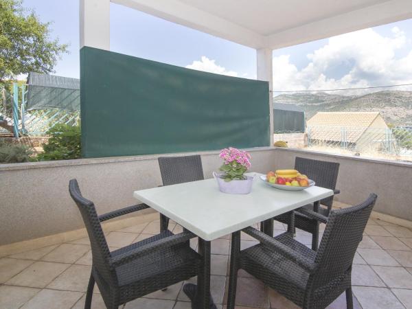 Villa Antea Apartments : photo 7 de la chambre appartement 1 chambre de luxe avec terrasse