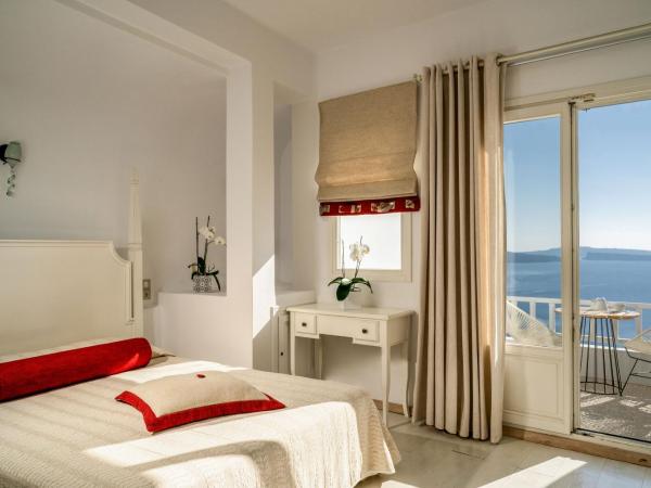 Delfini Villas : photo 1 de la chambre chambre classique avec bain à remous - vue sur caldeira