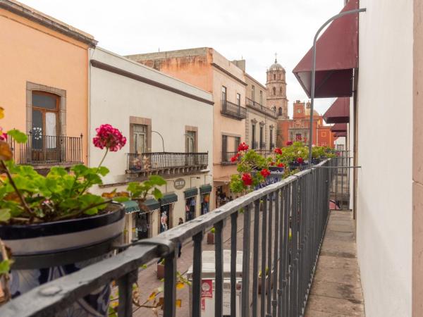 Hotel Hidalgo : photo 3 de la chambre chambre lit king-size avec balcon