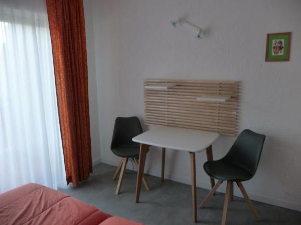 Hôtel les Eucalyptus : photo 5 de la chambre chambre double ou lits jumeaux avec terrasse