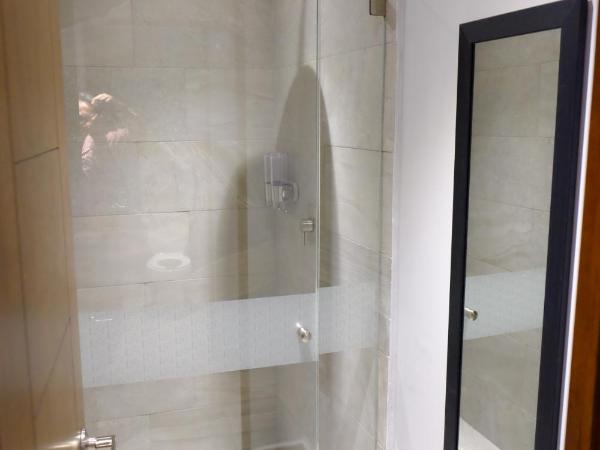 Izzzleep Aeropuerto Terminal 1 : photo 1 de la chambre chambre simple standard