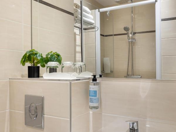 Hôtel Chromatics & Restaurant Hill Club by HappyCulture : photo 8 de la chambre chambre double ou lits jumeaux confort