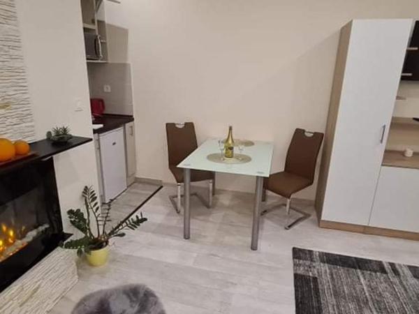 Rózsa Apartmanház : photo 6 de la chambre appartement avec douche