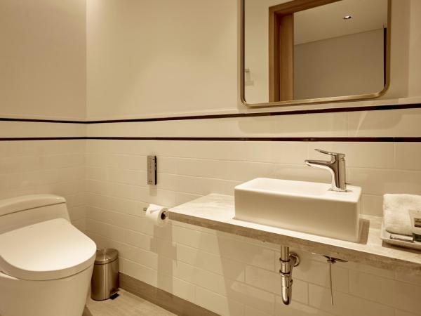 Montien Hotel Surawong Bangkok : photo 5 de la chambre suite junior avec 2 lits doubles 