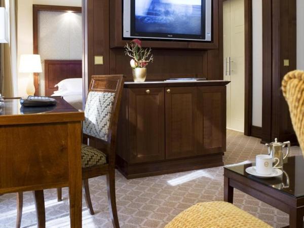 Excelsior Hotel Ernst am Dom : photo 1 de la chambre room #6111197