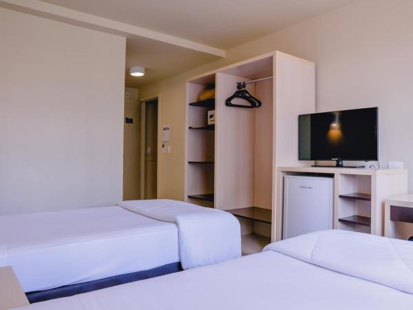 Master Curitiba Hotel - 1,6 km do Estádio Couto Pereira - Show : photo 2 de la chambre chambre lits jumeaux classique