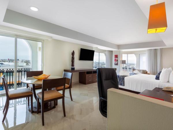 Ramada Plaza by Wyndham Veracruz Boca del Rio : photo 1 de la chambre suite lit king-size avec balcon - non-fumeurs