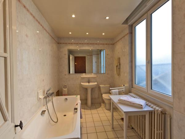 Hotel Du Nord : photo 6 de la chambre chambre double avec baignoire