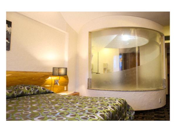 Hotel Mandarin Carton : photo 2 de la chambre suite lit king-size avec baignoire spa