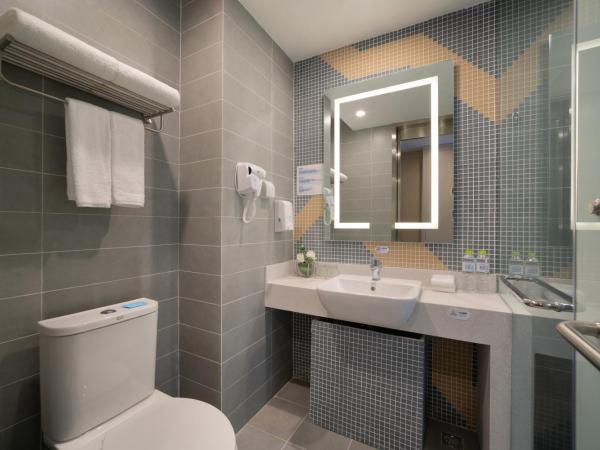 Holiday Inn Express Qingdao Innovation Park, an IHG Hotel : photo 2 de la chambre standard king room with extra floor space