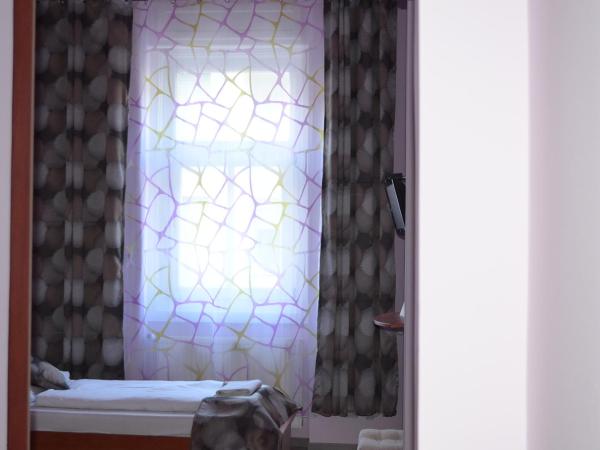 Holdfényszállás : photo 6 de la chambre chambre triple avec salle de bains