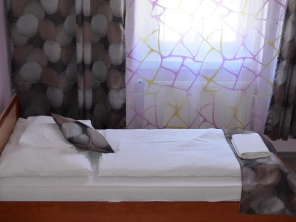 Holdfényszállás : photo 7 de la chambre chambre triple avec salle de bains