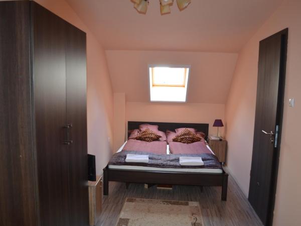 Holdfényszállás : photo 3 de la chambre chambre quadruple avec salle de bains privative