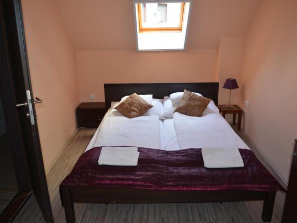 Holdfényszállás : photo 7 de la chambre chambre quadruple avec salle de bains privative