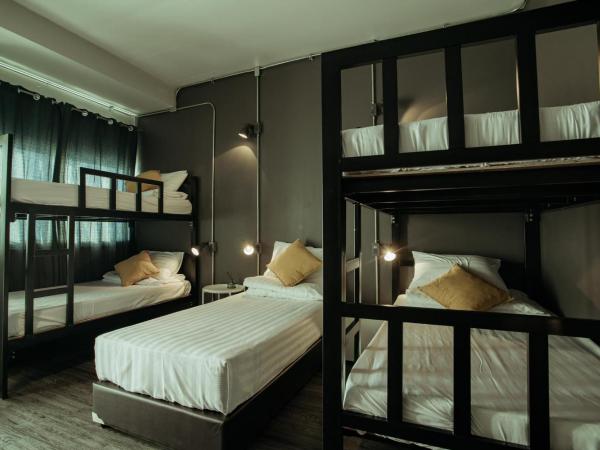 Fashen Poshtel : photo 4 de la chambre chambre lits jumeaux avec lit d’appoint - 301