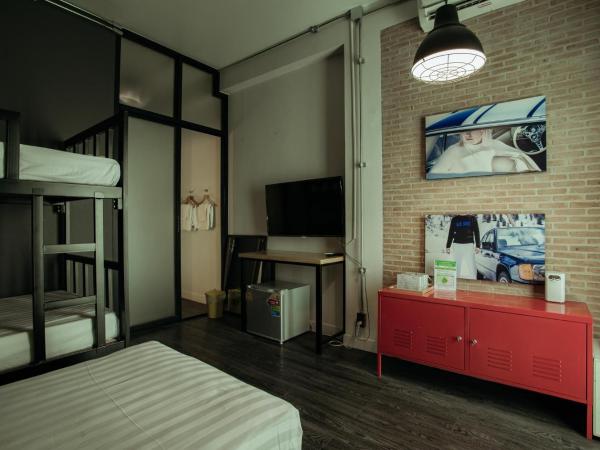 Fashen Poshtel : photo 6 de la chambre chambre lits jumeaux avec lit d’appoint - 301
