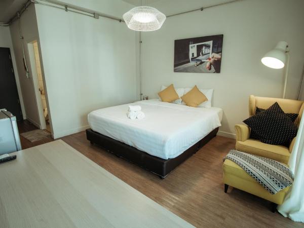Fashen Poshtel : photo 8 de la chambre suite lit king-size avec balcon