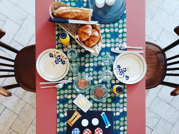 Maison Saint James : photo 4 de la chambre chambre double avec salle de bains privative