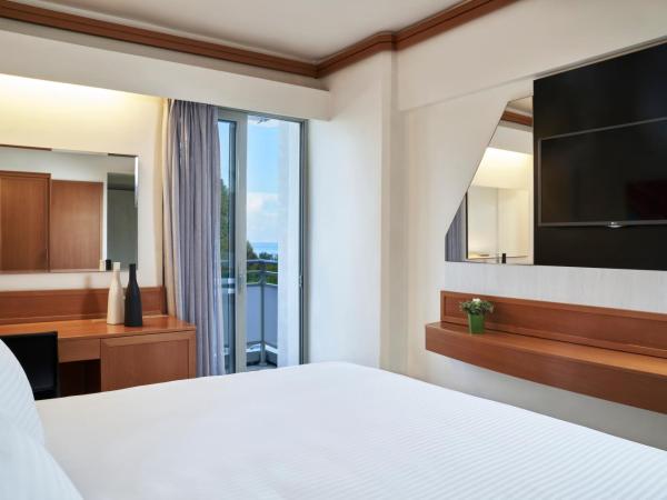 AQUAMARE CITY and BEACH : photo 2 de la chambre chambre supérieure - vue latérale sur mer