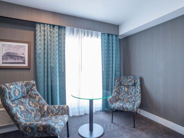 Sandman Signature Ottawa Airport Hotel : photo 4 de la chambre chambre standard 1 lit king-size 