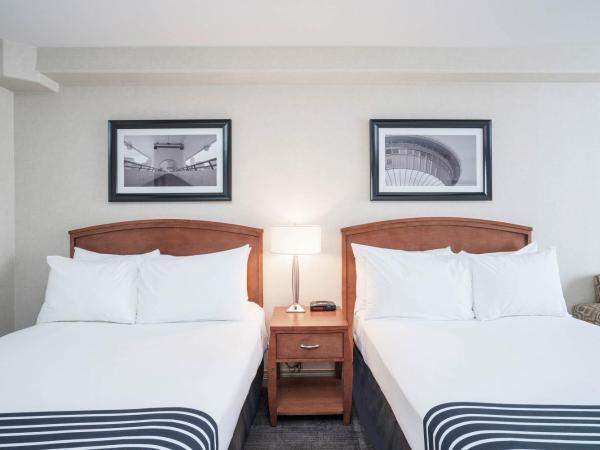 Sandman Hotel & Suites Calgary West : photo 3 de la chambre standard room, 2 double beds, sofa bed