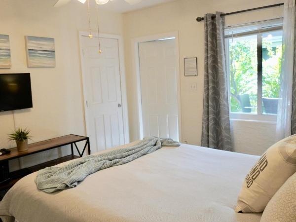 4145 By The Sea Inn & Suites : photo 9 de la chambre chambre lit queen-size deluxe