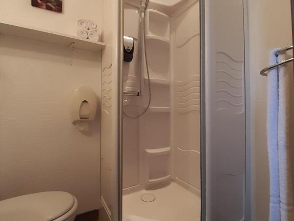 Auberge De Kerveoc'h : photo 5 de la chambre chambre triple confort