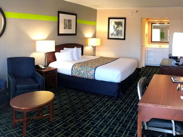 Magnuson Hotel Virginia Beach : photo 1 de la chambre chambre lit king-size affaires - non-fumeurs