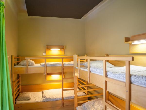 Treestyle Hostel : photo 5 de la chambre chambre quadruple avec salle de bains commune