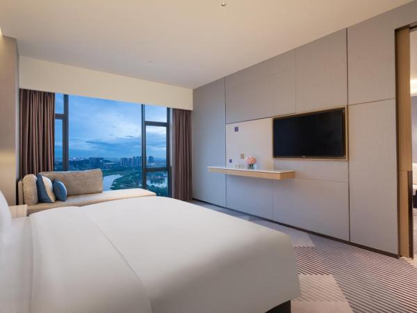 Crowne Plaza Foshan Nanhai - an IHG Hotel - Free Canton Fair Shuttle Bus : photo 1 de la chambre one-bedroom suite lounge access