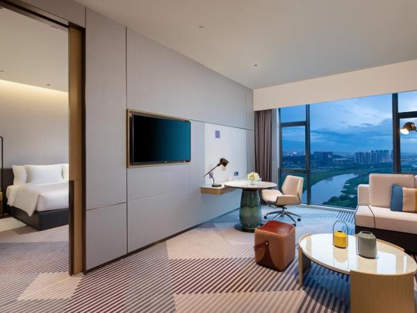 Crowne Plaza Foshan Nanhai - an IHG Hotel - Free Canton Fair Shuttle Bus : photo 5 de la chambre one-bedroom suite lounge access