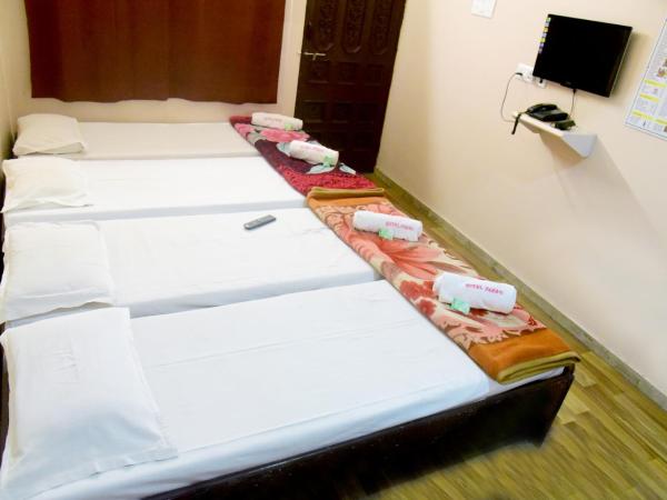 Hotel Parag : photo 1 de la chambre family room with bathroom - indian nationals only