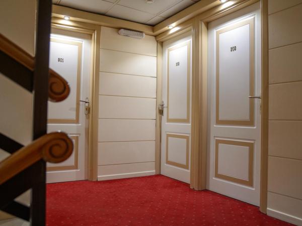 Victory Inn : photo 10 de la chambre chambre double avec petit balcon